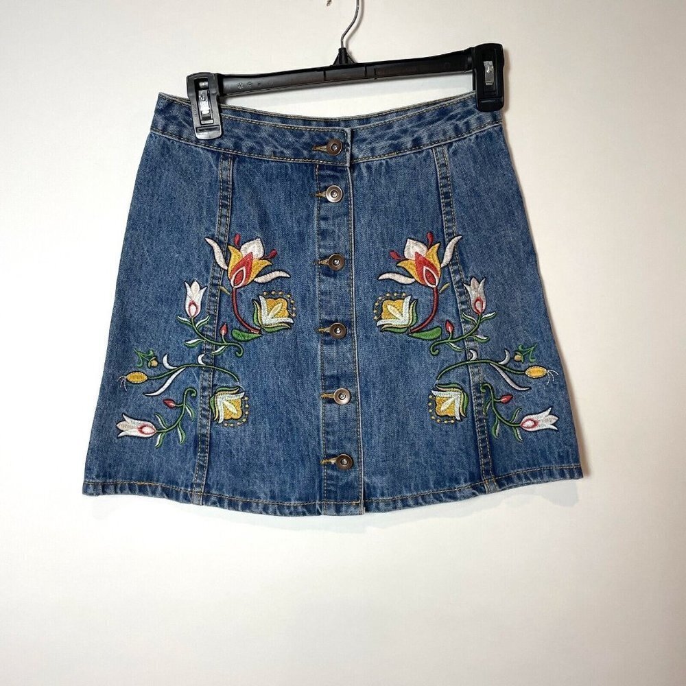 Haute Rogue Denim Mini Skirt Womens Size S Blue Embroidered Floral Buttonfly